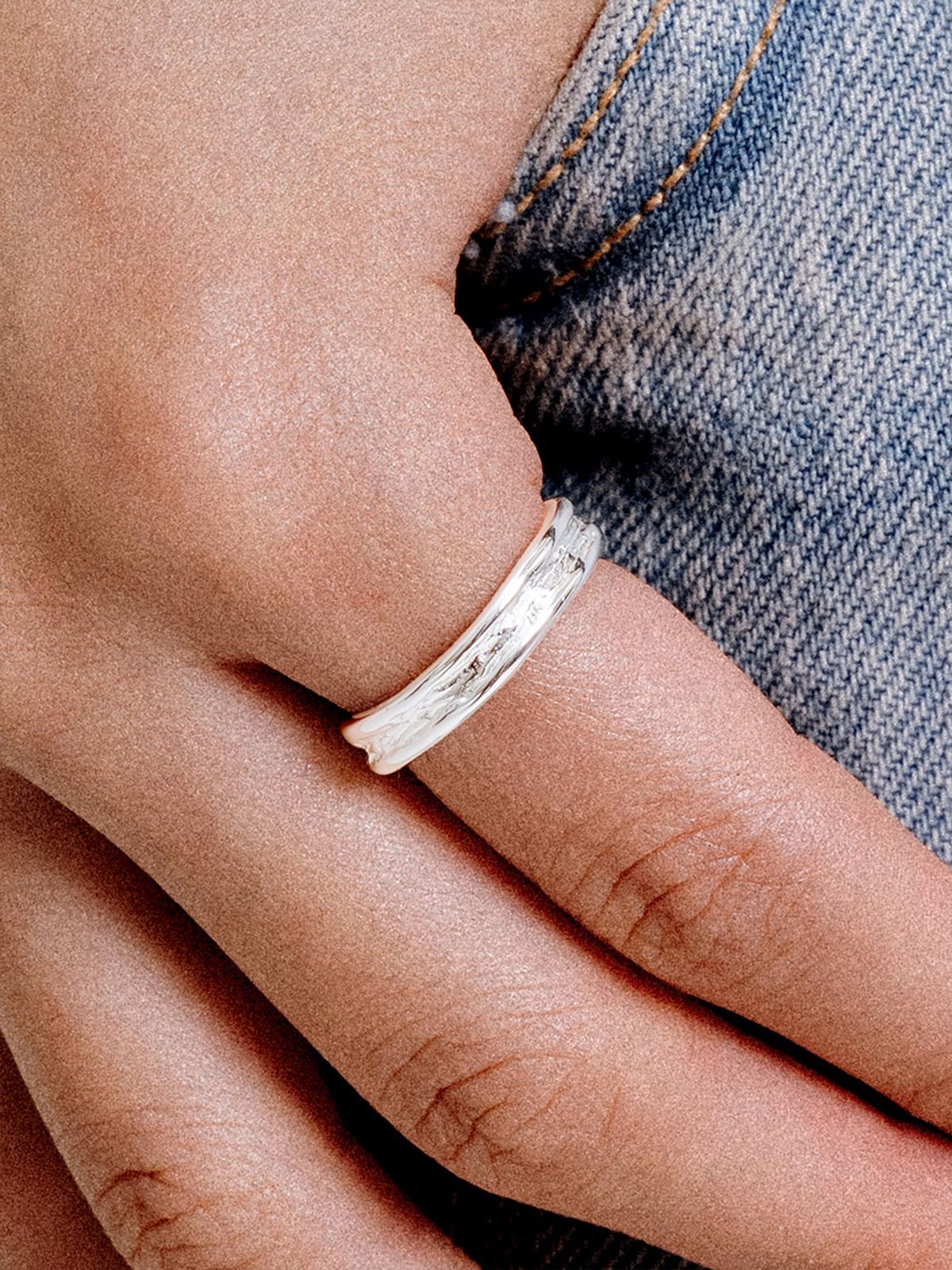스칼렛또(SCALETTO) UR012 Textured Line Ring