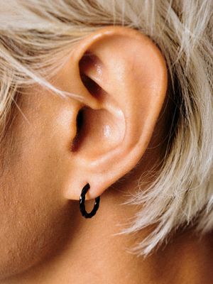 URM002 Twisted  Hoop Earrings (Black)