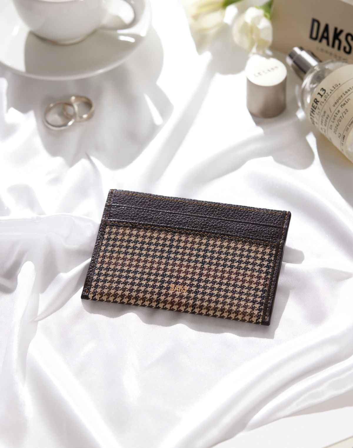 닥스 남성 액세서리(DAKS MEN'S ACCESSORIES) 에딘버러 하운드투스 브라운 체크 가죽 카드지갑 DBHO6E722W3