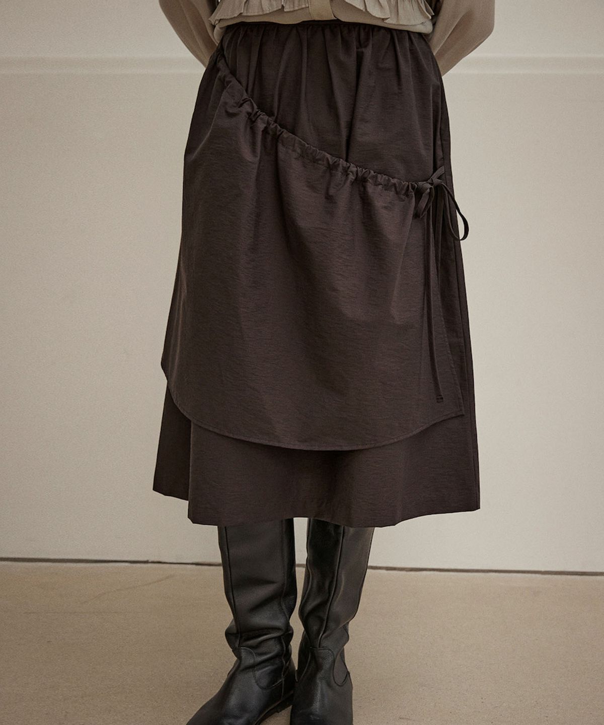 아우로(OURO) COTTON APRON SKIRT [ BLACK ]