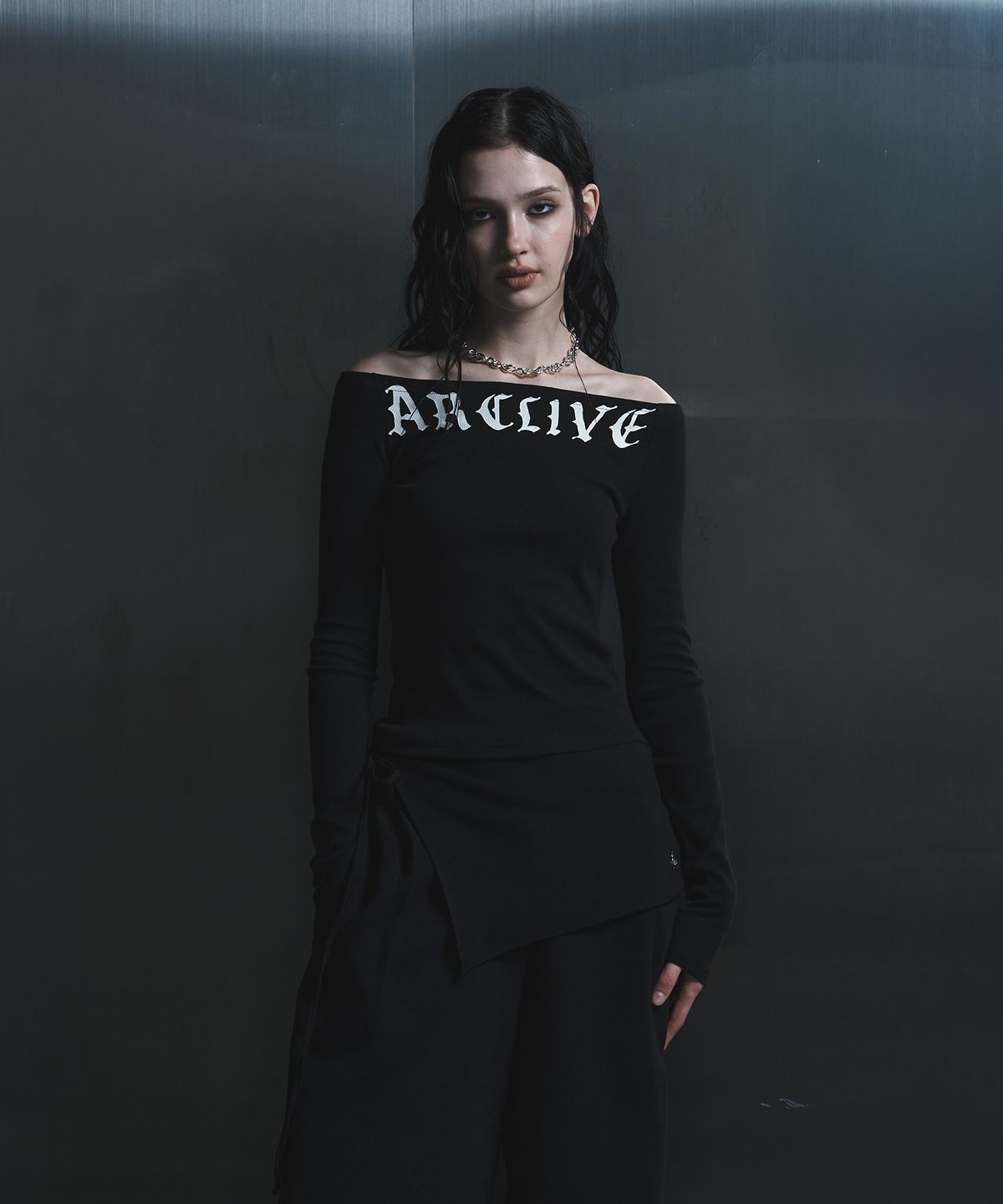 아크라이브(ARCLIVE) 골지 슬림 오프숄더 T (black)