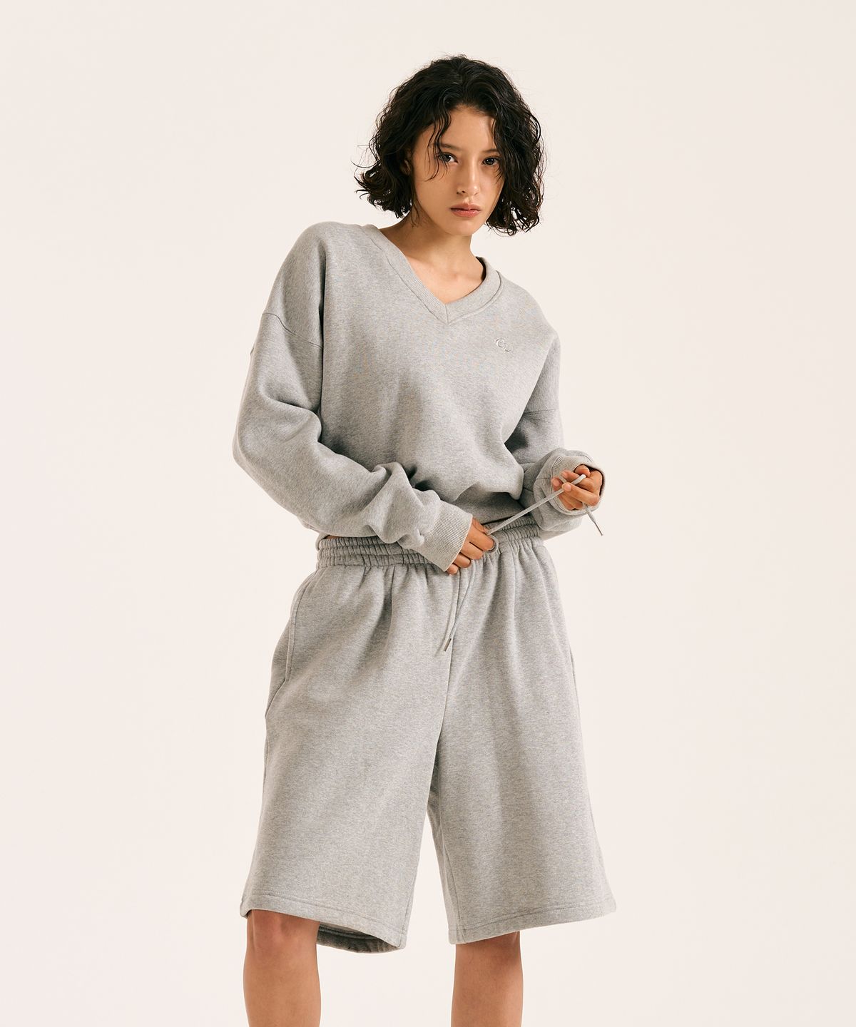 콘치웨어(CONCHWEAR) 콘치 V넥 크롭 기모 맨투맨 (3colors)