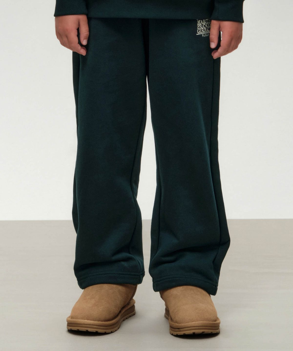마리떼 키즈(MARITHÉ KIDS) KIDS CLASSIC LOGO STRAIGHT SWEAT PANTS (BRUSHED) dark green