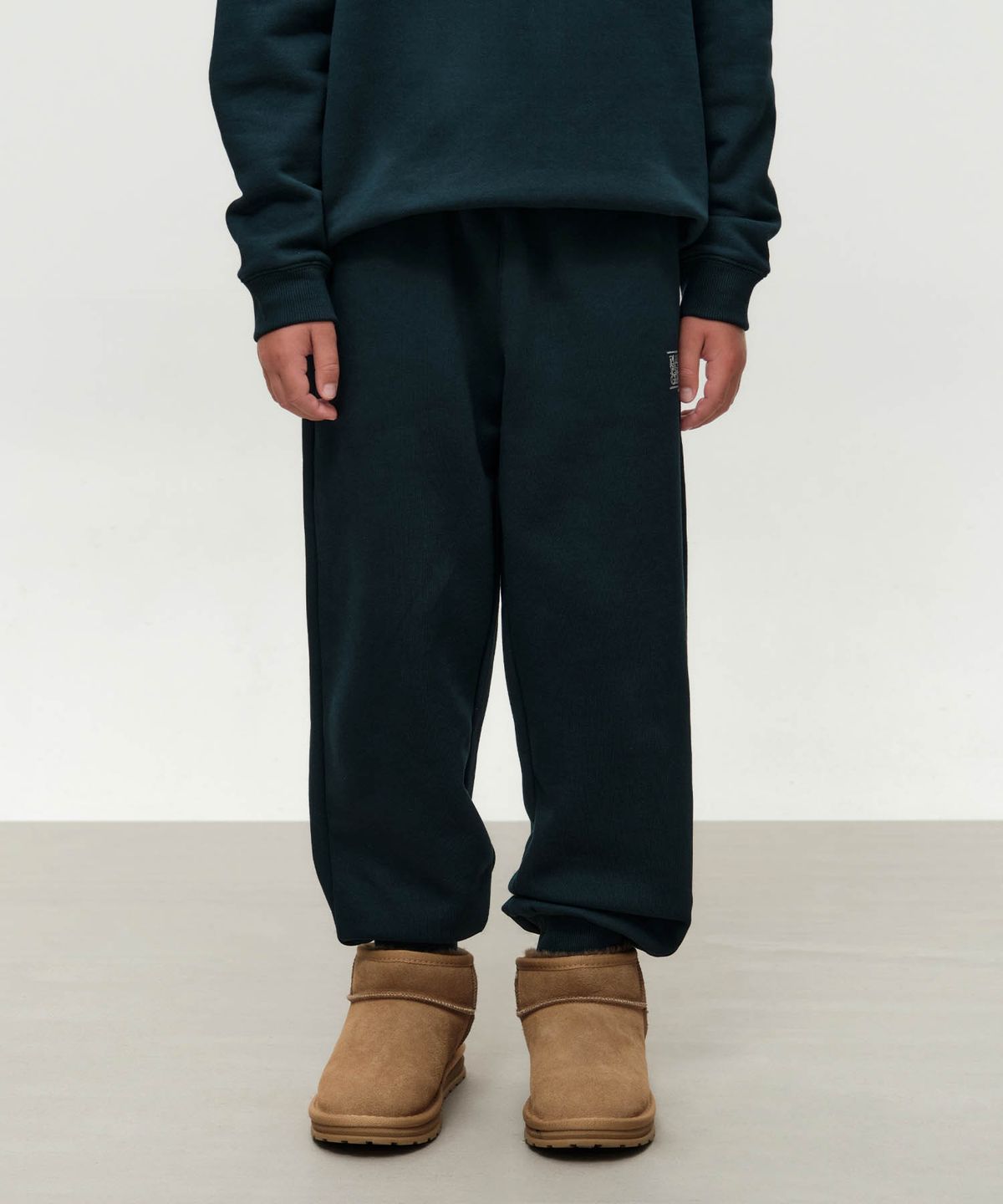 마리떼 키즈(MARITHÉ KIDS) KIDS DOODLE CLASSIC LOGO SWEAT PANTS (BRUSHED) dark green