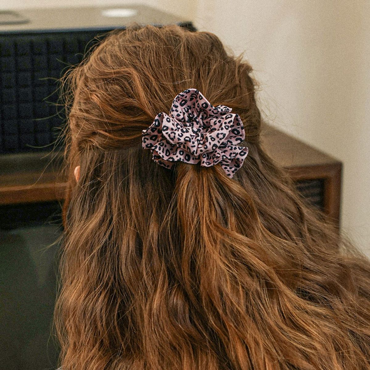 던드롭(DUNDROP) DD_Leopard print round scrunchie_2color