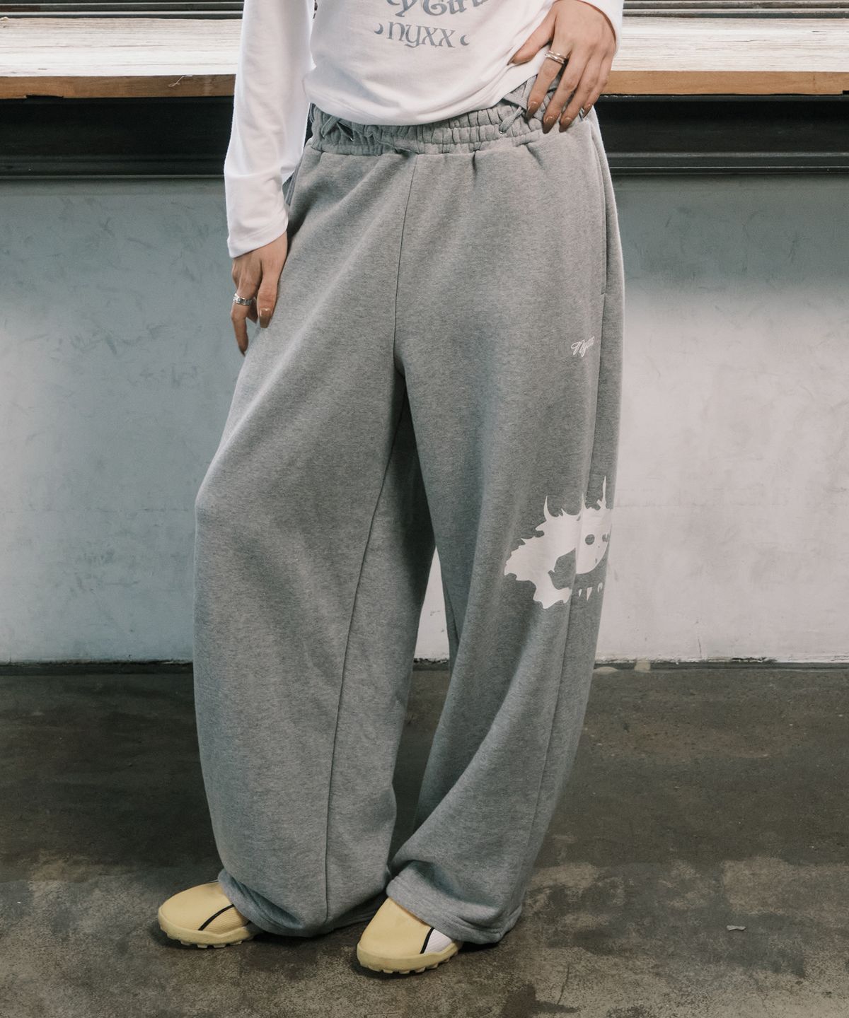 엔와이엑스엑스(NYXX) EYE SWEAT PANTS GREY