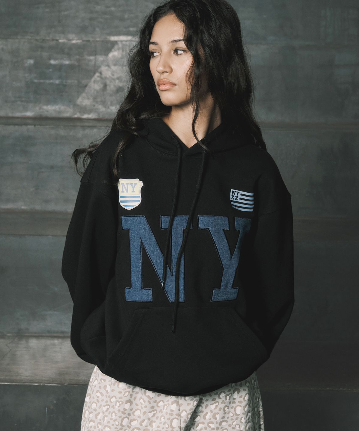 엔와이엑스엑스(NYXX) NY APLIQUE HOODIE BLACK