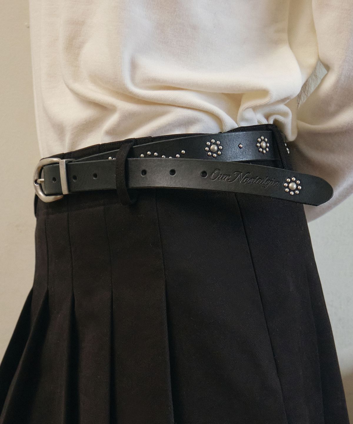 아우어노스텔지아(OURNOSTALGIA) Flower stud leather belt_Black(O25-ACC08)