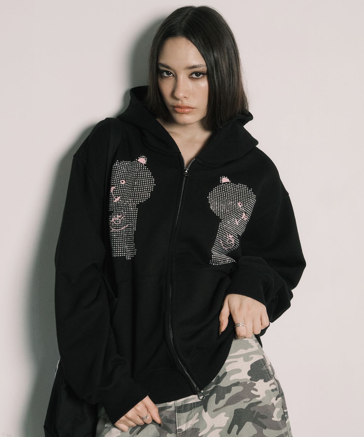 엔와이엑스엑스(NYXX) RHINESTONE DALGOMM HOOD ZIP-UP BLACK