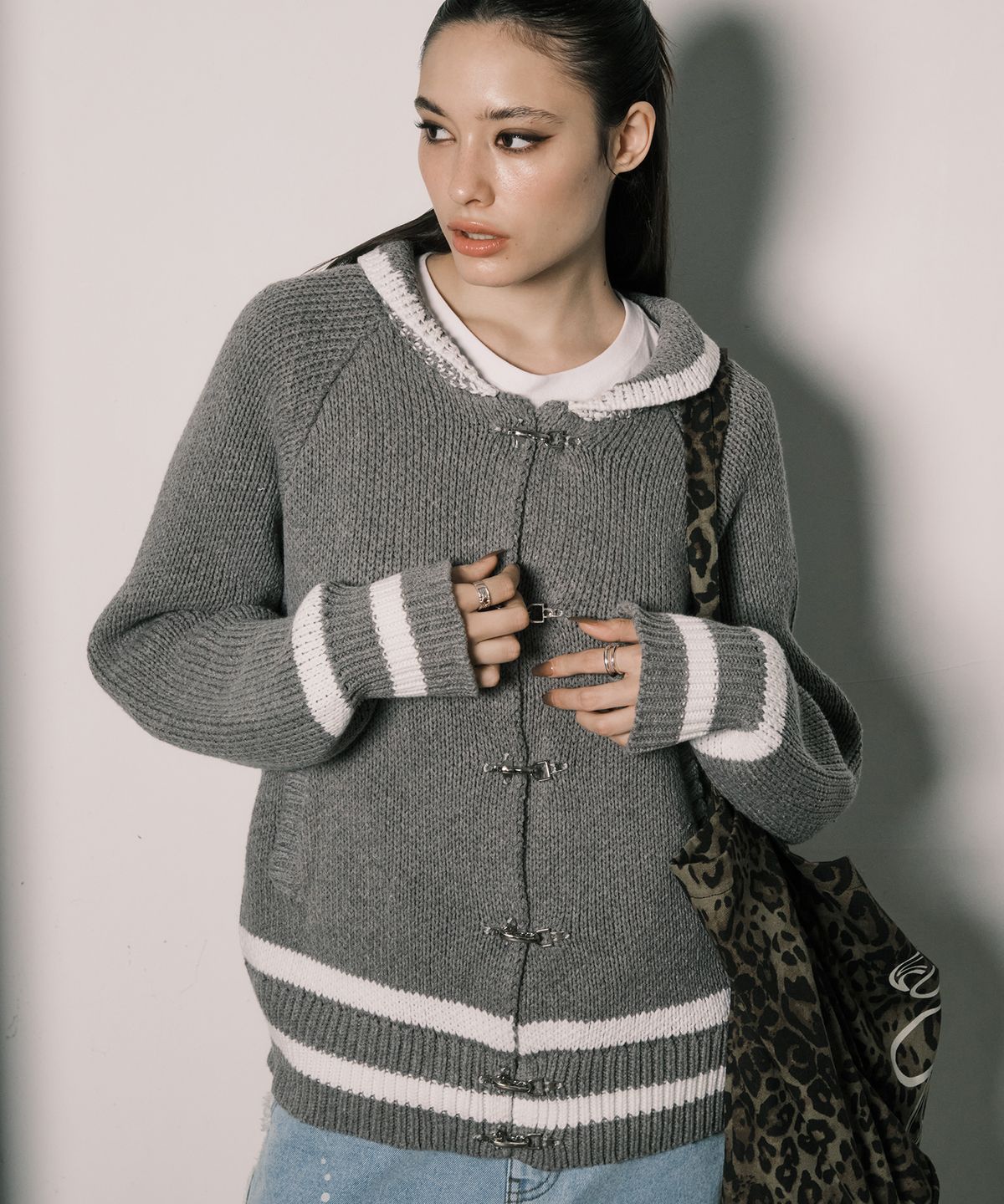 엔와이엑스엑스(NYXX) LATCH COWICHAN CARDIGAN GREY