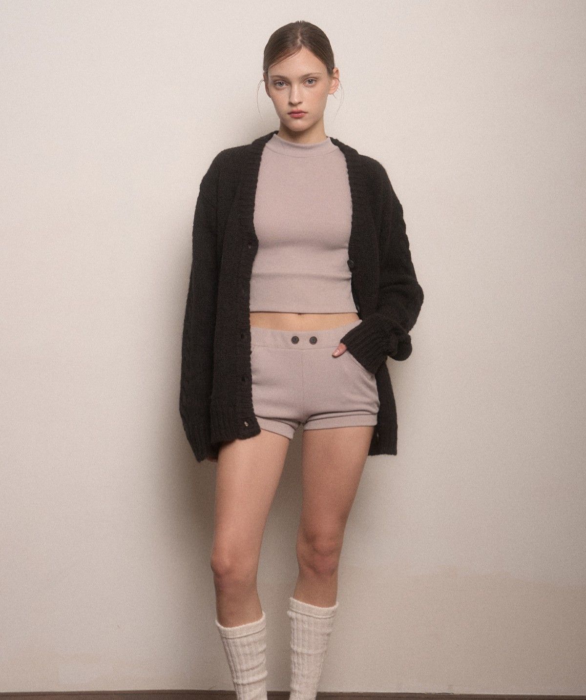 벨리아르(BELLIALEU) HARI BUTTON SHORTS-BEIGE