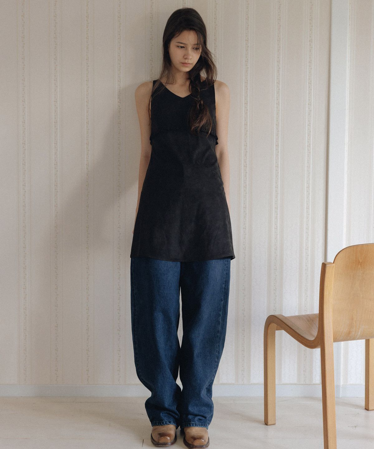 앤니즈(ANDNEEDS) Veta suede frill dress (black)