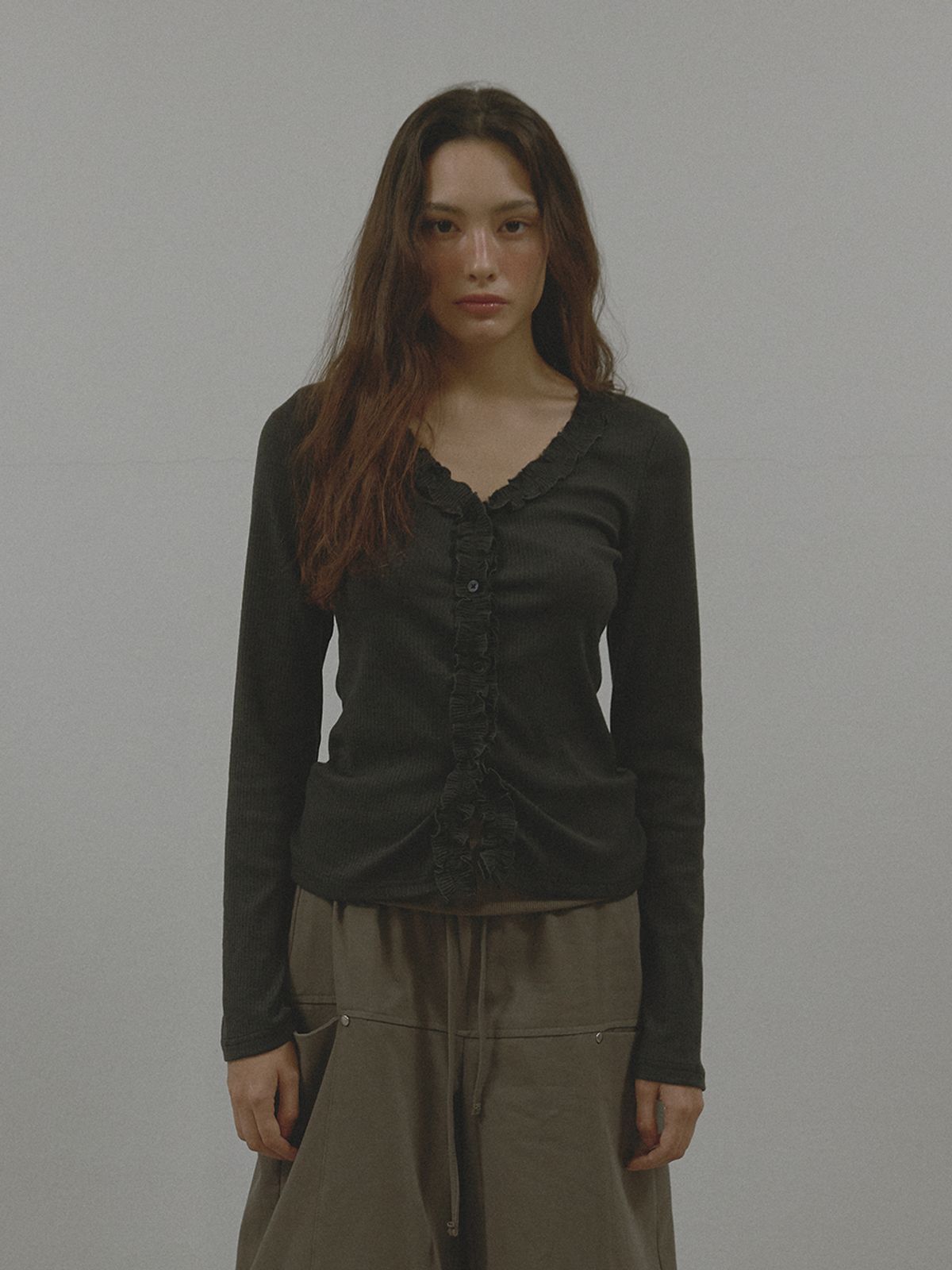 아수라(ASURA) FRILL BUTTON CARDIGAN (CHARCOAL)