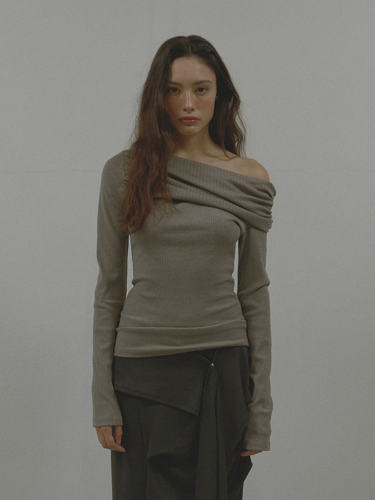 아수라(ASURA) GRACE SHIRRING T (BEIGE GREY)