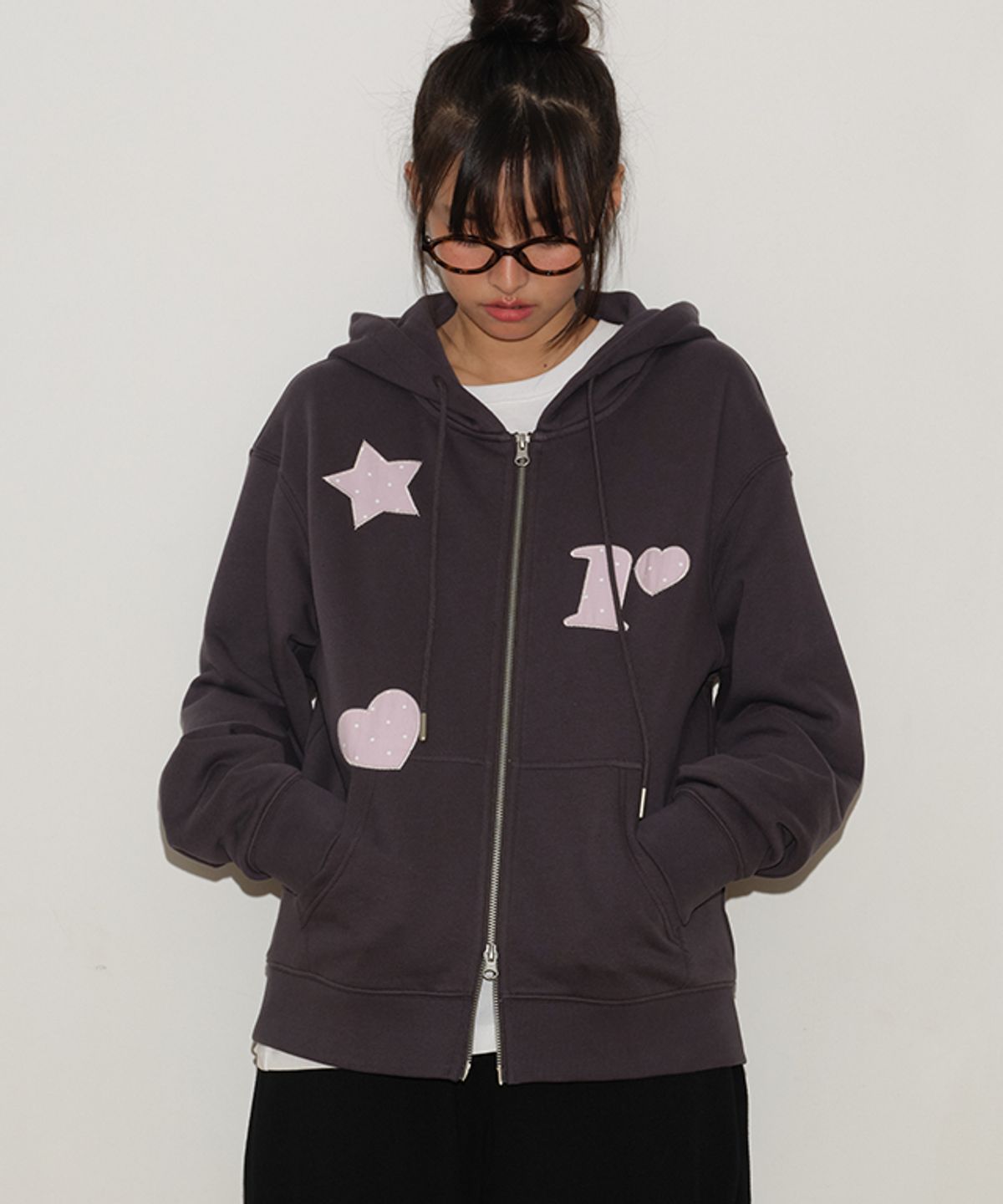 론론(RONRON) FIGURE SHAPE APPLIQUE HOODED ZIP UP CHARCOAL