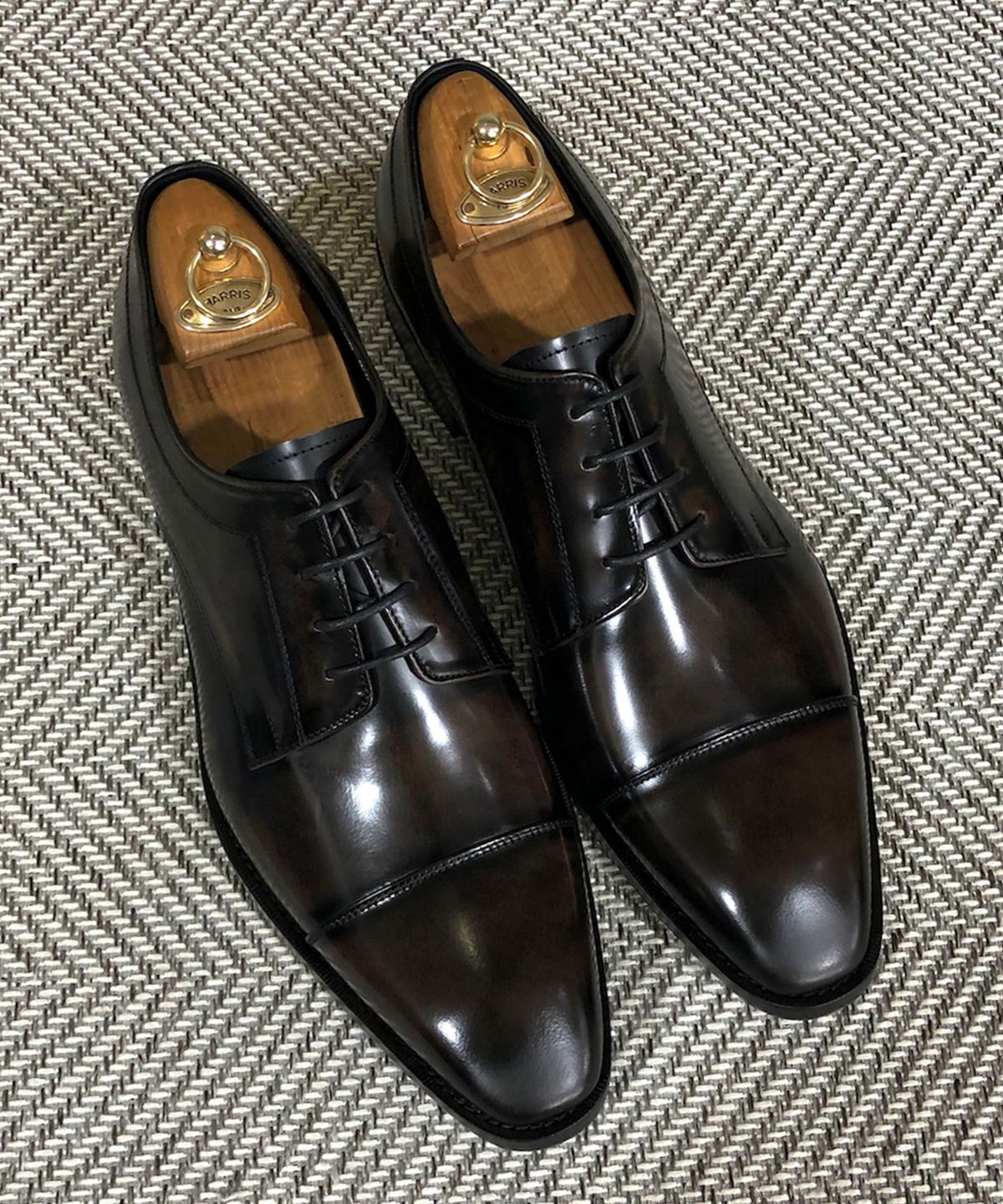 조앤슈(JOENSHOE) 로템 스트레이트팁 옥스퍼드 블랙브라운