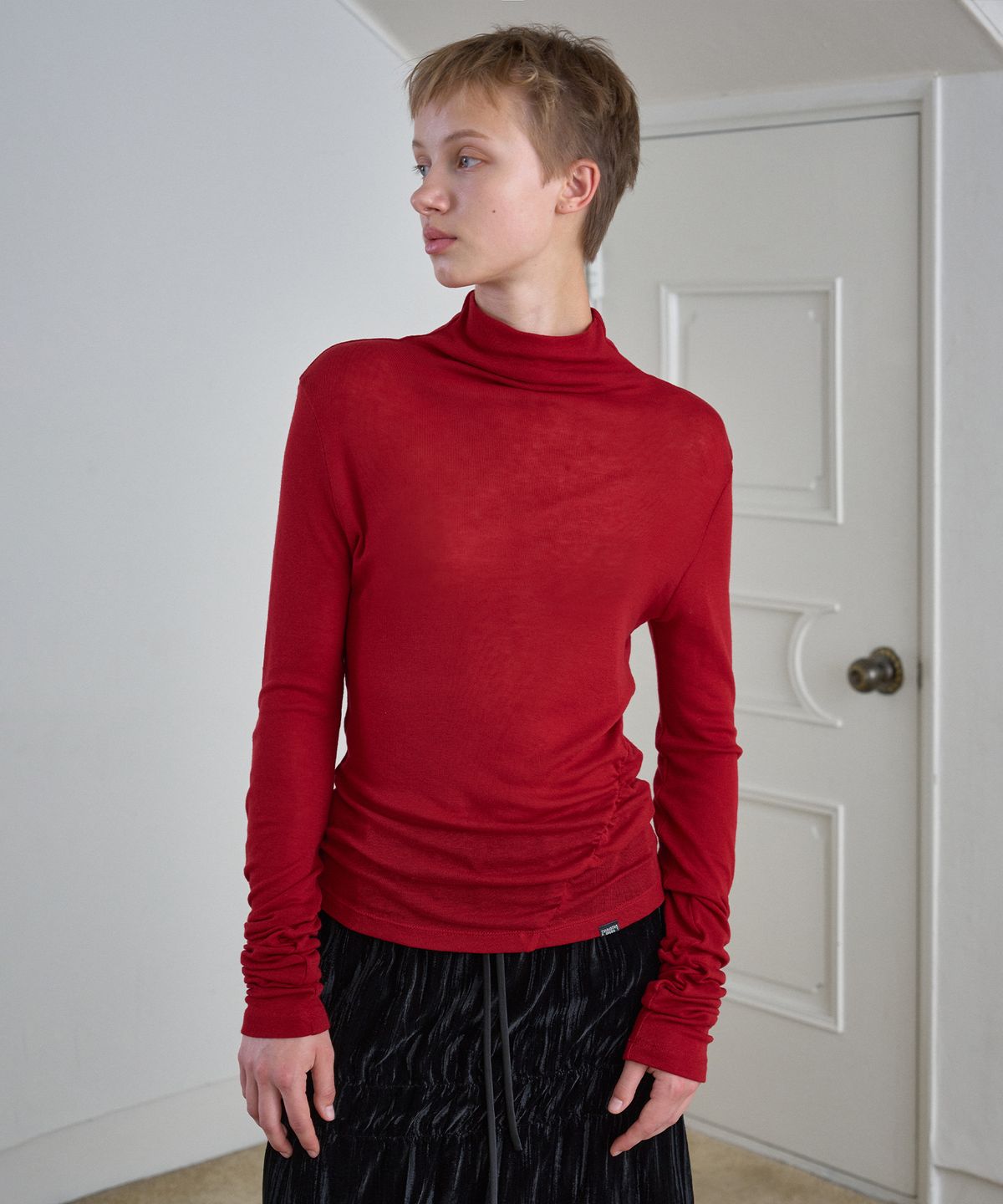 시메트릭 퍼센트(SYMMETRICPERCENT) Wool Turtleneck Top / Red