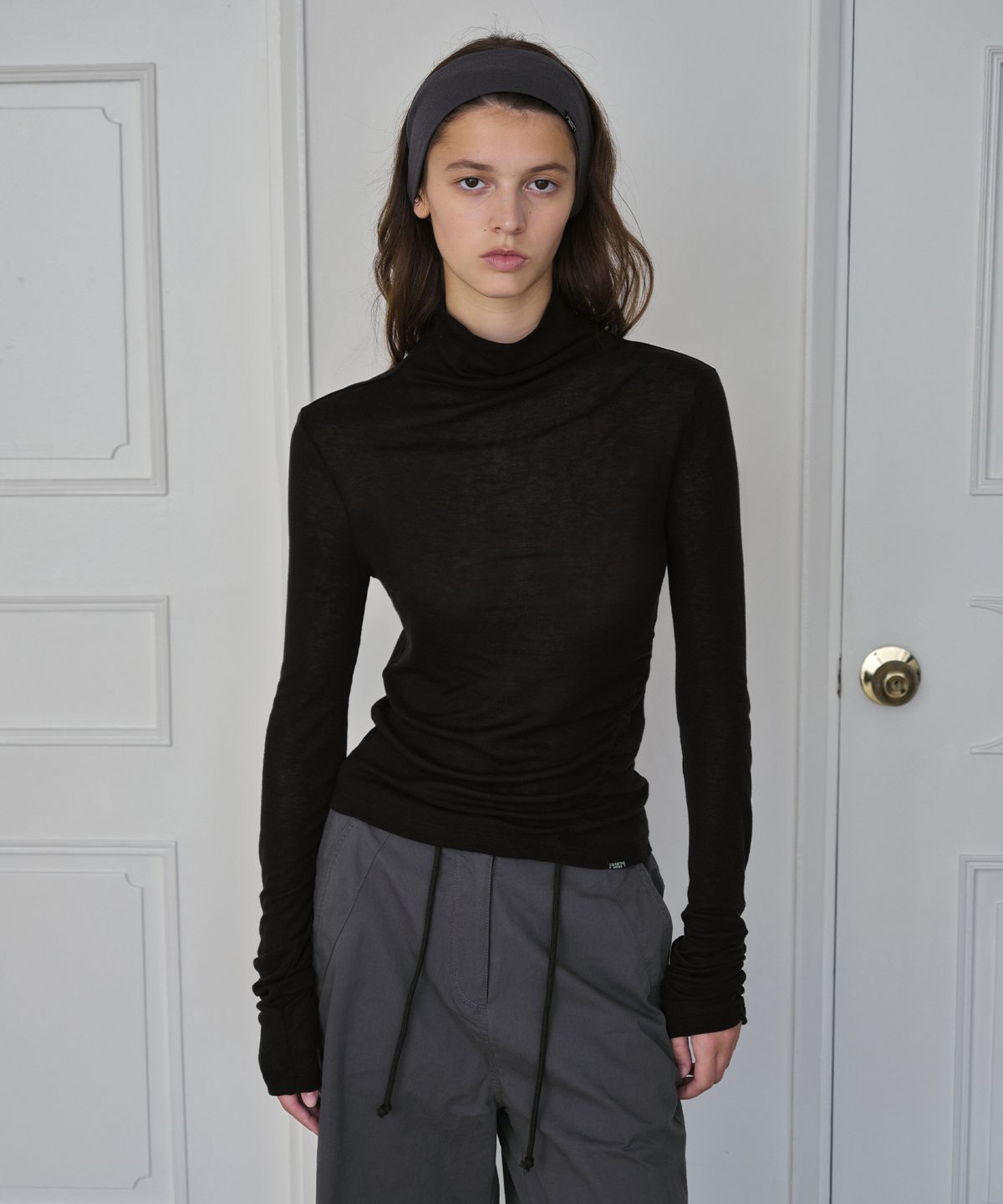 시메트릭 퍼센트(SYMMETRICPERCENT) Wool Turtleneck Top / Black