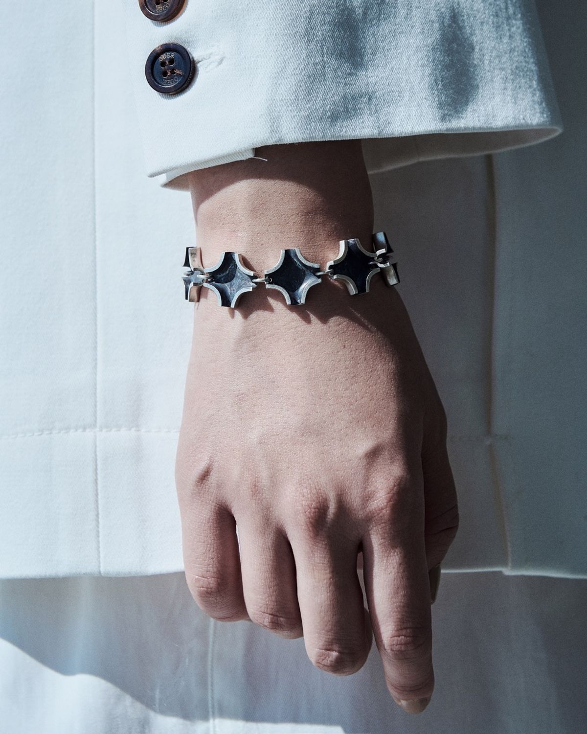 오버더라인(OVER THE LINE) P.O.C Focal Bracelet
