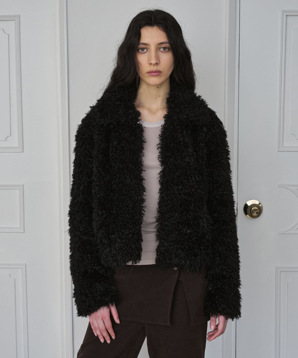 시메트릭 퍼센트(SYMMETRICPERCENT) Faux Fur Crop Jacket / Black