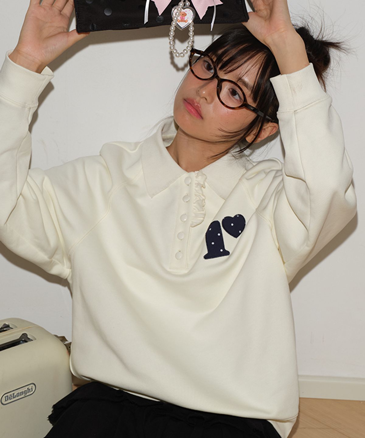 론론(RONRON) DOT R FRILL COLLAR SWEATSHIRT CREAM