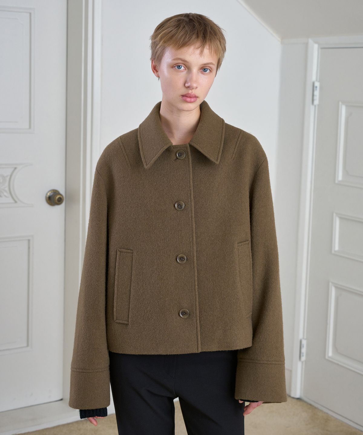 시메트릭 퍼센트(SYMMETRICPERCENT) Minimal Crop Coat / Mocha Brown