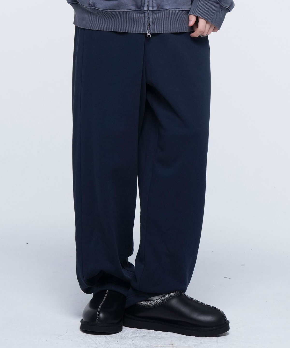 아웃도어 프로덕츠(OUTDOOR PRODUCTS) WIDE CURVED SWEAT PANTS (NAVY)