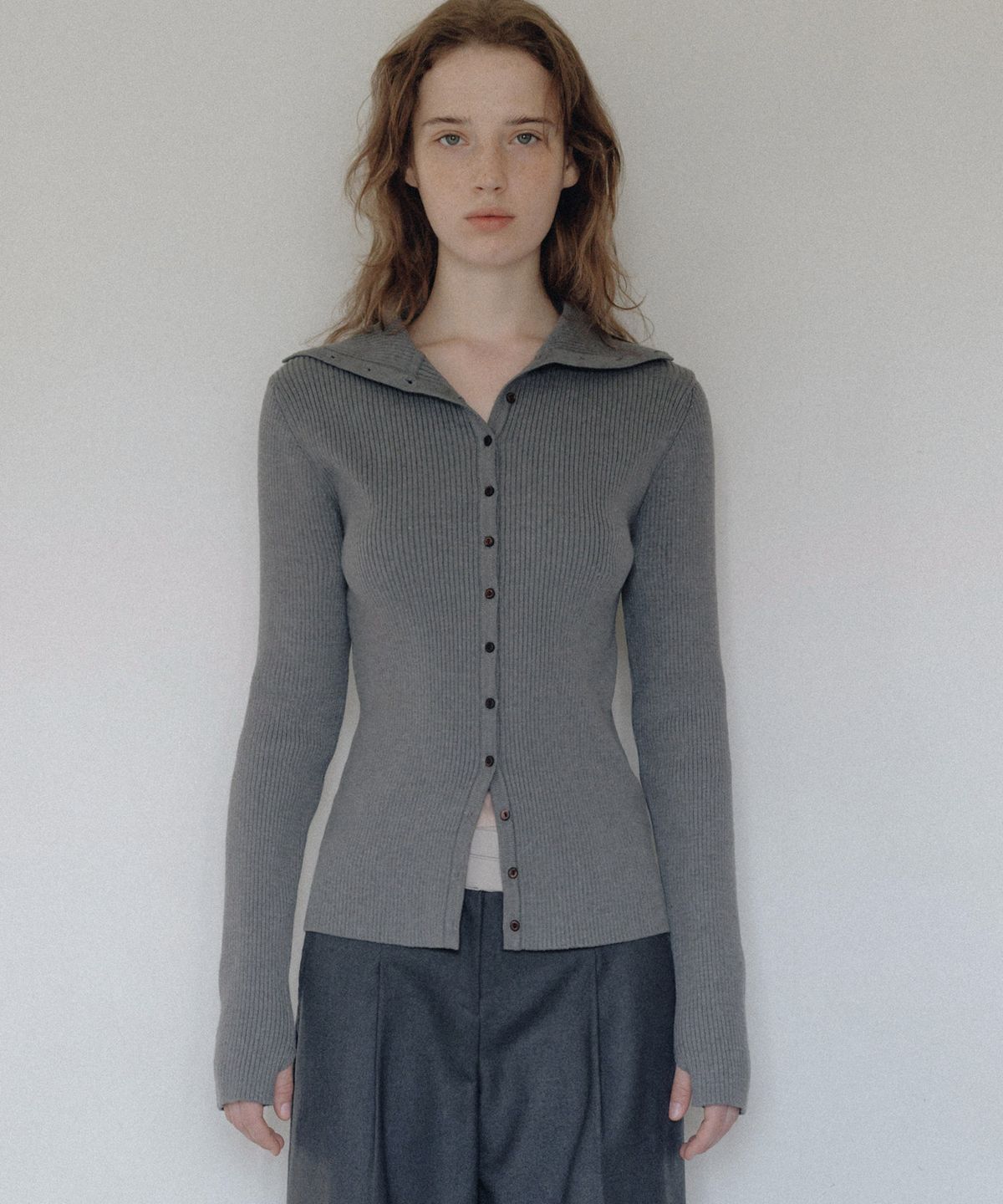 앤니즈(ANDNEEDS) Nua pola cardigan (charcoal gray)