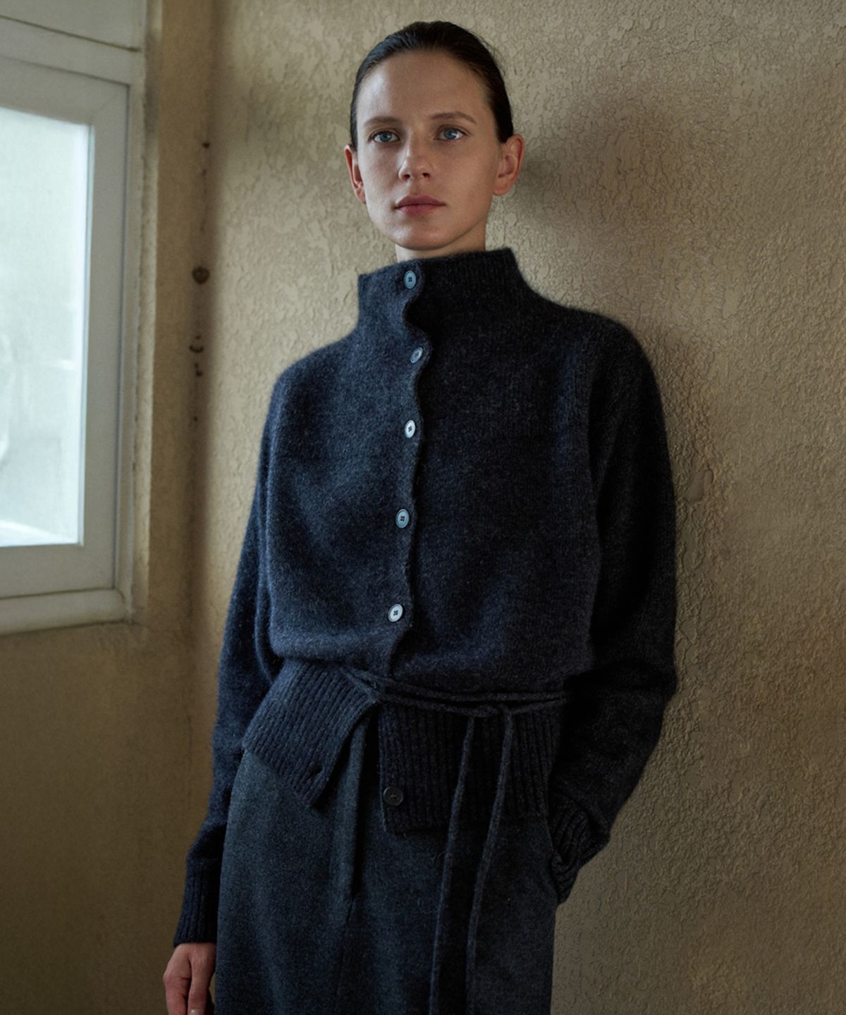 라메레이(LAMEREI) High Neck Button Raccoon Cardigan[LMBFWI25KN298]-Perfume Charcoal