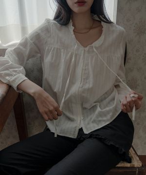 러플 셔링 타이 블라우스