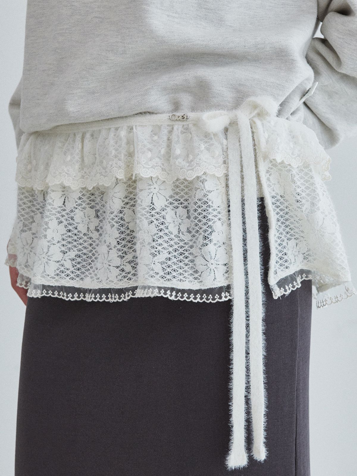 오앨(OUEL) FUZZY LACE MINI WRAP SKIRT_CREAM