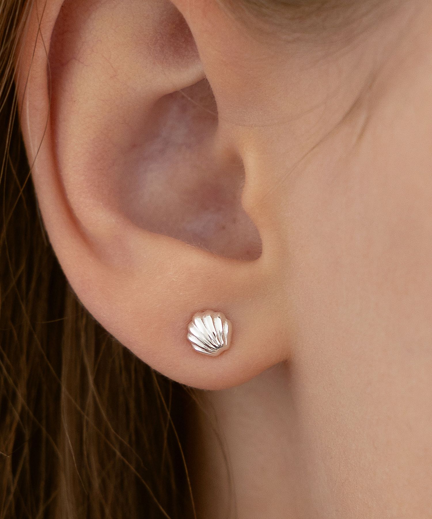 MUSINSA公式 | TATIANA (シルバー925) ミニシェルピアス EC3252