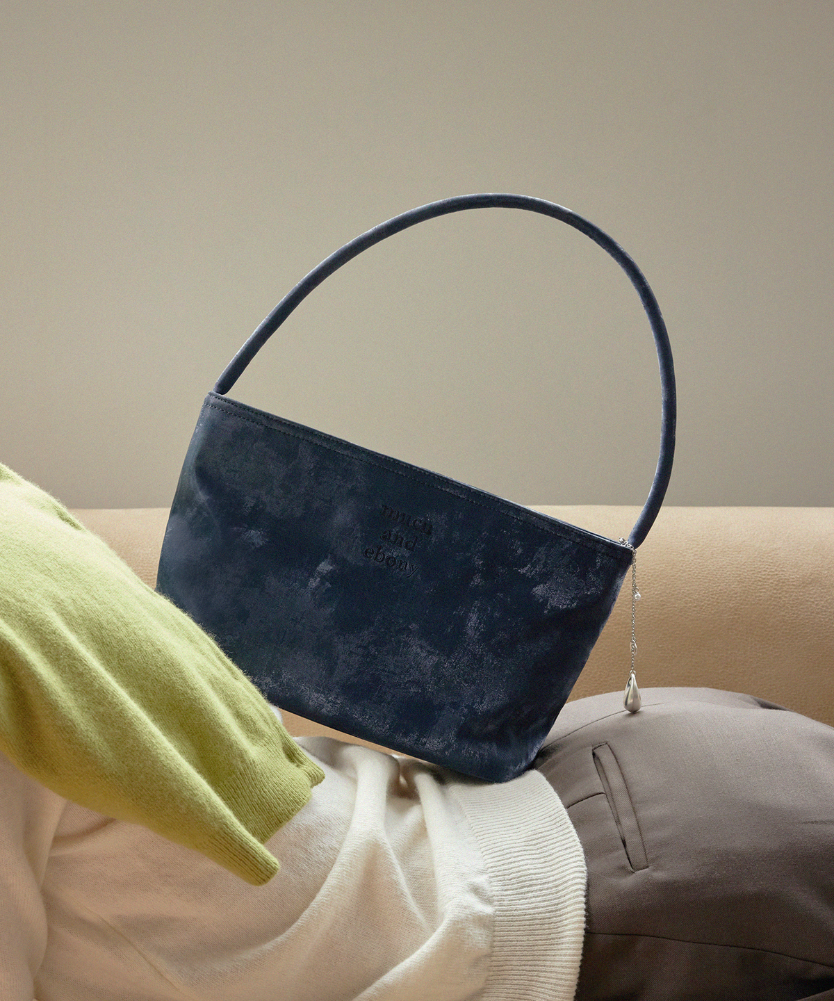 무쿠앤에보니(MUCU AND EBONY) Near Flat Bag _ Deep Navy