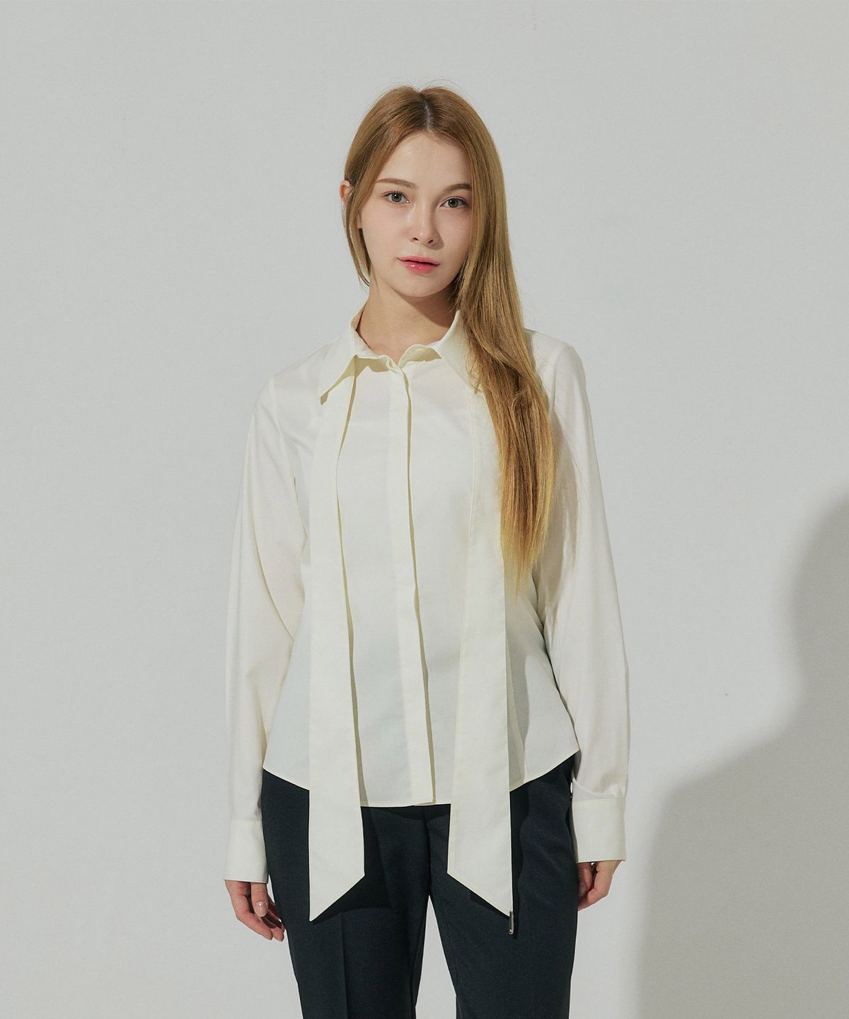 벨르마(BELLEMA) butter slim fit tie blouse