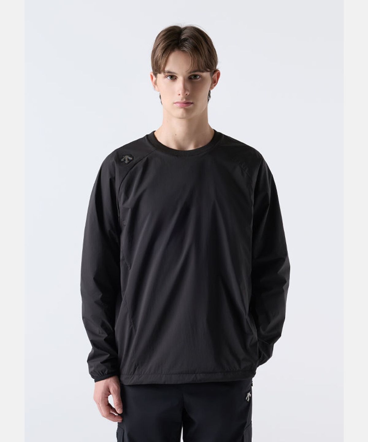 데상트(DESCENTE) 라이닝 우븐 맨투맨 블랙 SQ421SWHN6