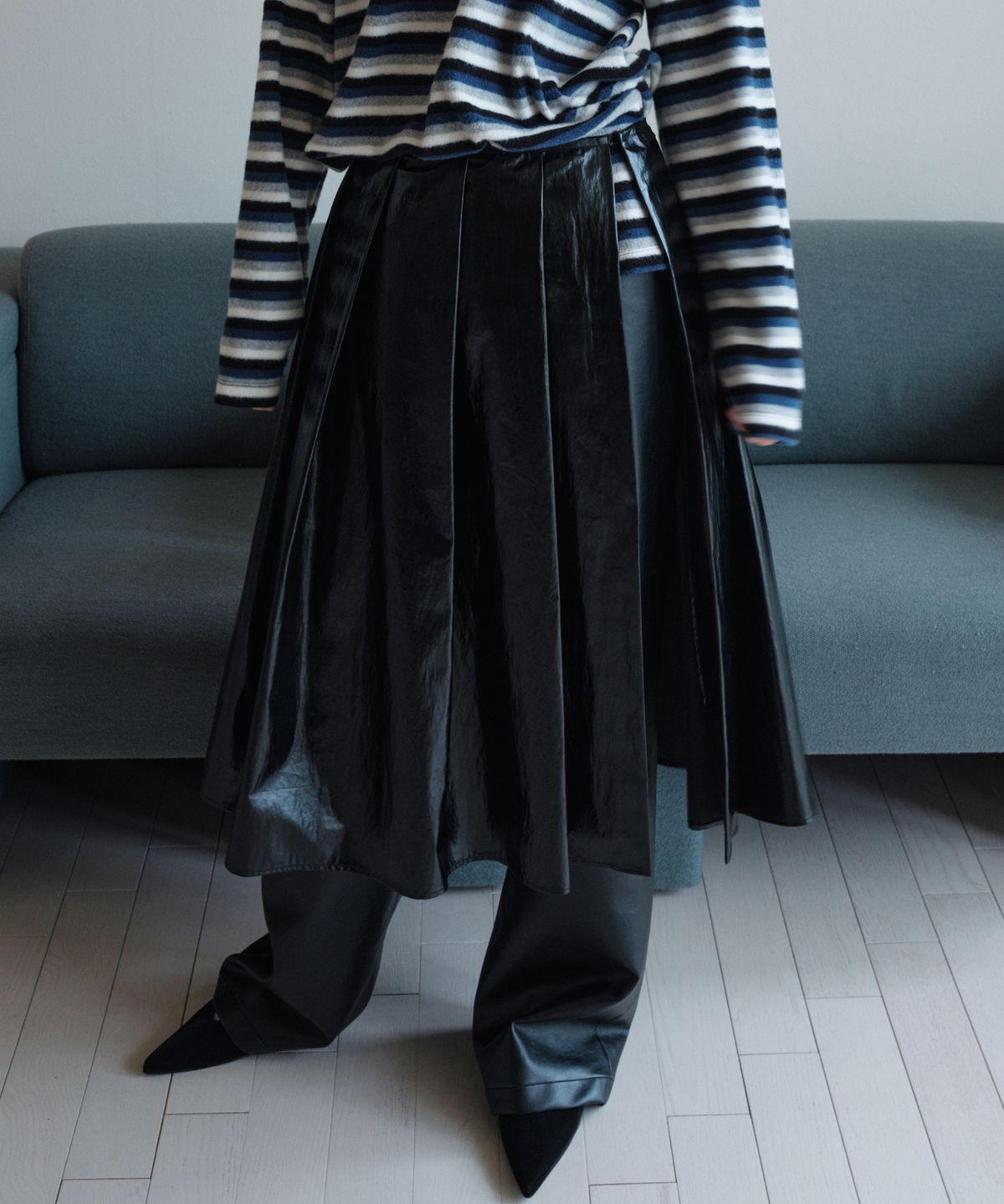 오버듀플레어(OVERDUEFLAIR) LEATHER LAYERED WRAP SKIRT_COATED BLACK