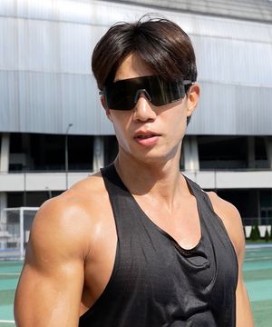 리얼카본 초경량 러닝 골프 자전거 변색 스포츠 고글 선글라스