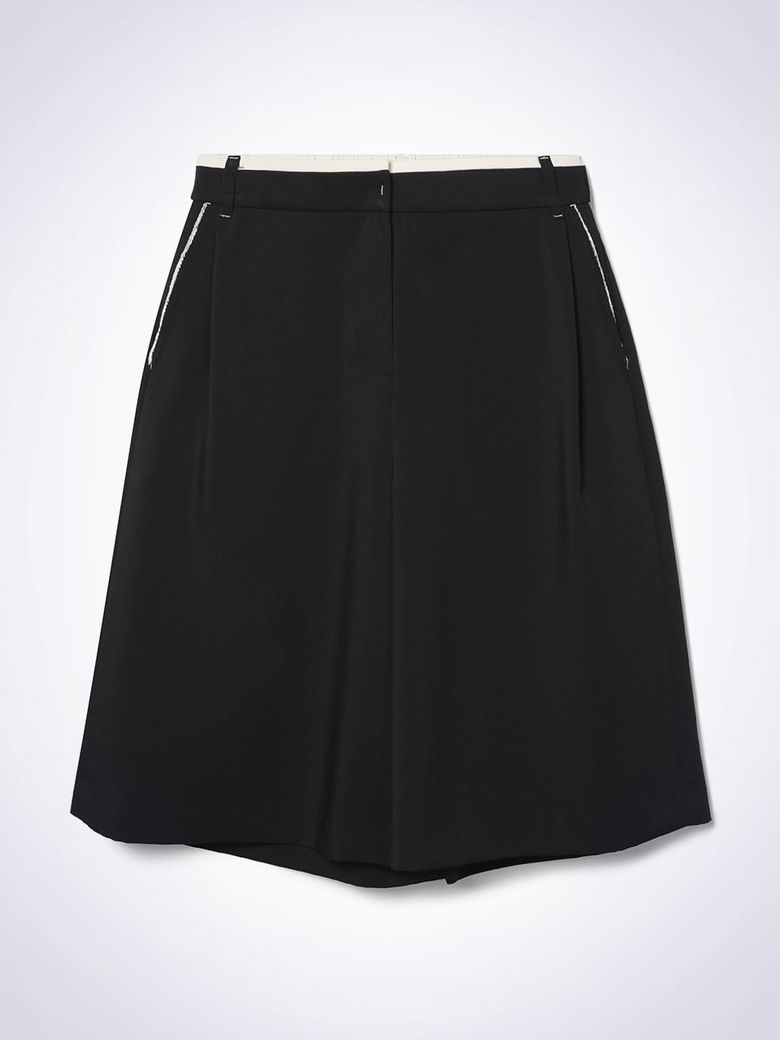 ONE TUCK BERMUDA PANTS BLACK