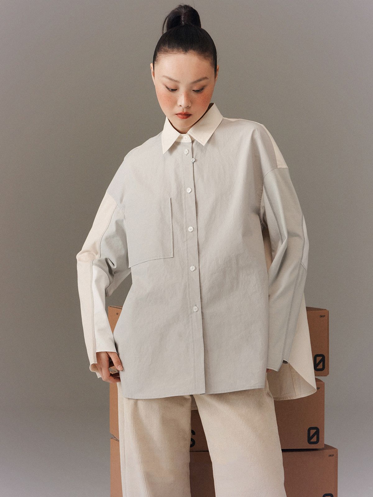하우스공칠이씨(HAUS072C) COLOR-BLOCK COTTON BLOUSE LIGHT GREY