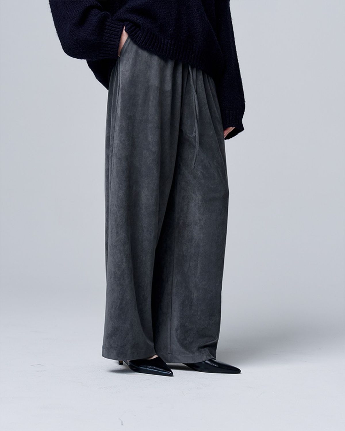 오드프레젠트(ODDPRESENT) Velour Suede Pants