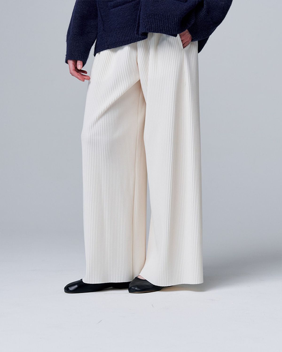 오드프레젠트(ODDPRESENT) Wave Pleat Pants