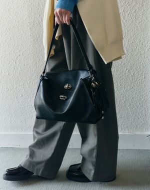 [AUBE] 가죽 오브 장식 숄더백 M 2color