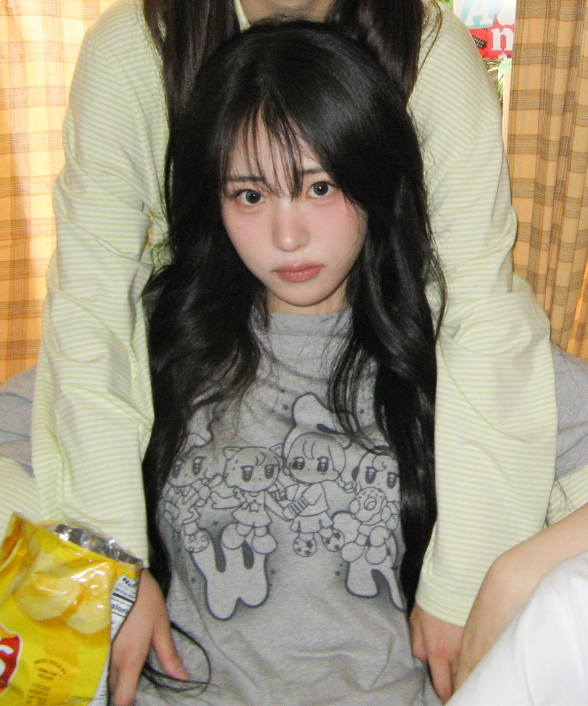 아메스 월드와이드(AMES-WORLDWIDE) QWER CHARACTER TEE GREY