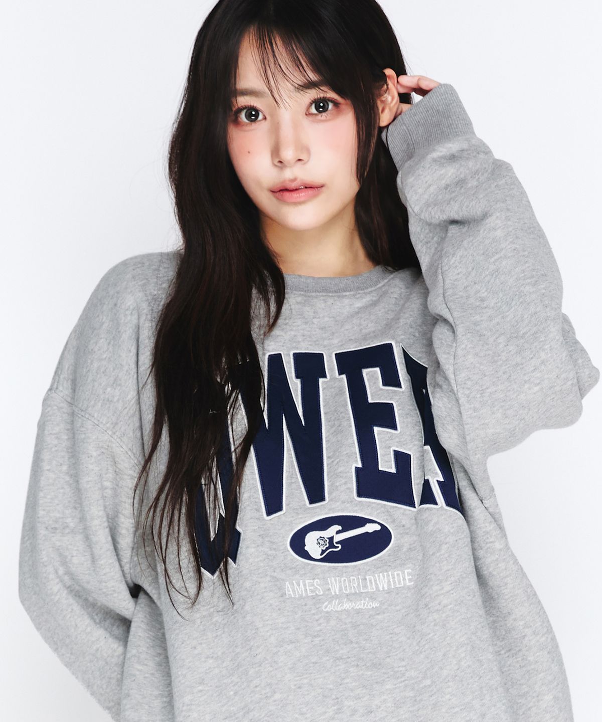아메스 월드와이드(AMES-WORLDWIDE) QWER BASIC APPLIQUE SWEATSHIRT GREY