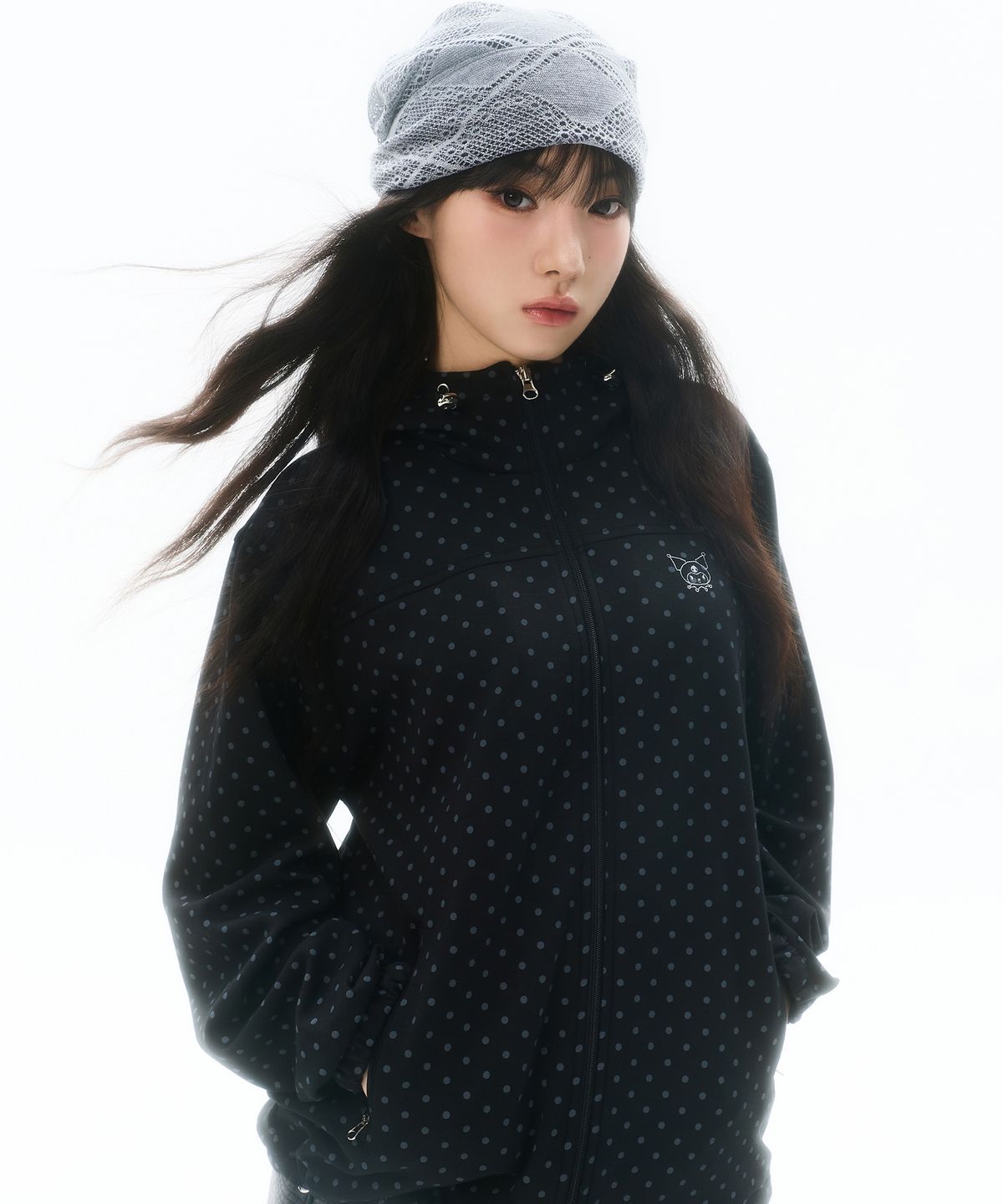 러브이즈트루(LUVISTRUE) [KUROMI] WINDBREAKER(BLACK)