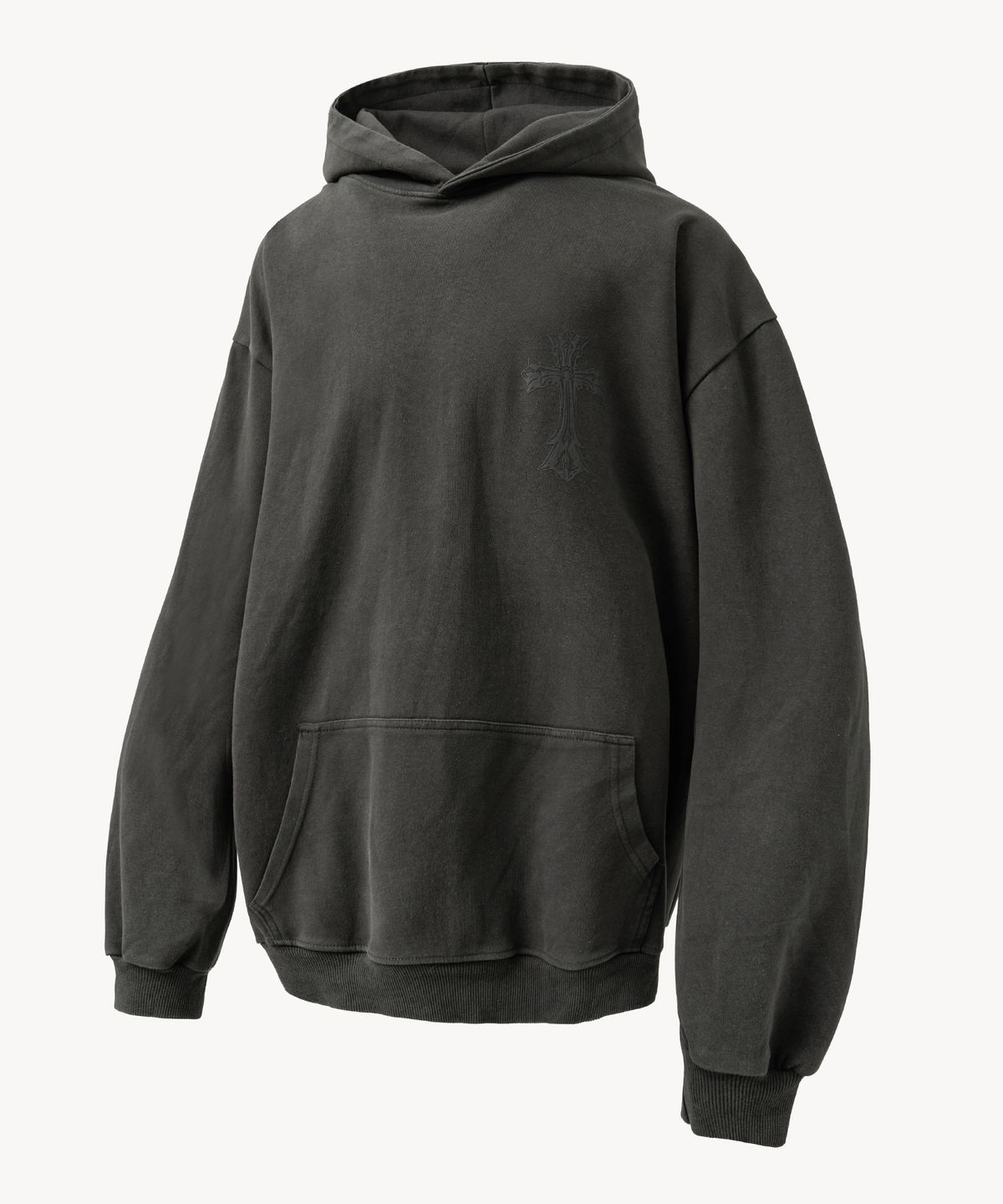 브이투(VTWO) 크로스 피그먼트 후드 스웨트셔츠 (CHARCOAL)