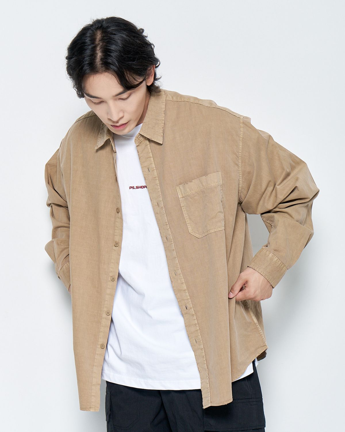 피에스쇼퍼(PSSHOPPER) 피그먼트 고밀도 데미지 셔츠[카멜]