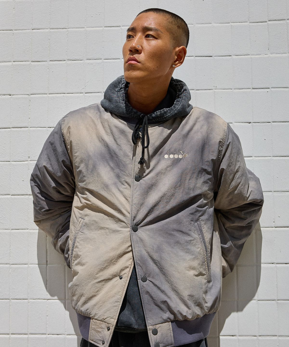 디아도라(diadora) 웨이브다잉 스타디움 자켓 DARK GREY