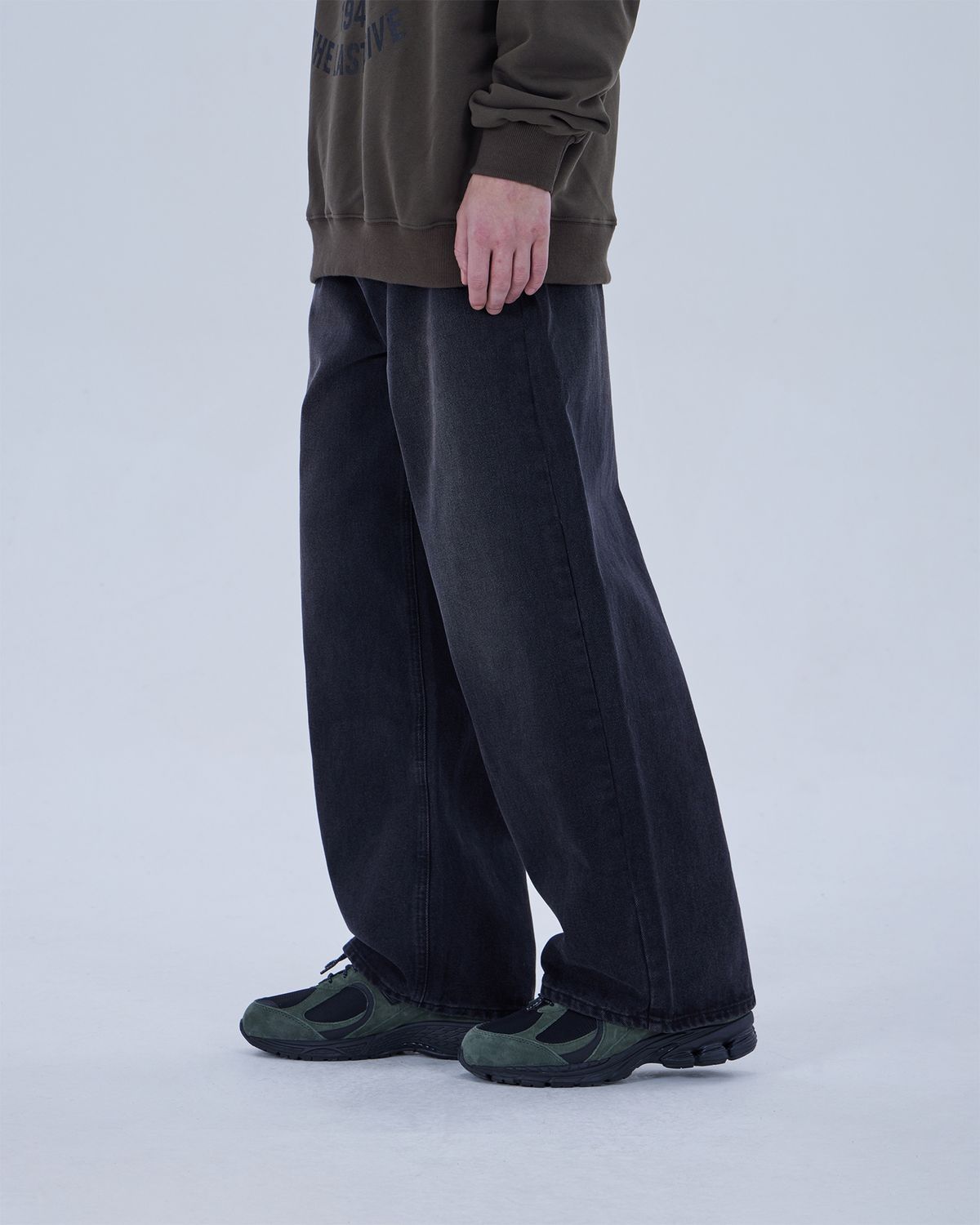 디스펑트(DYSFUNCT) BRUSH WASHING DENIM PANTS (BLACK)