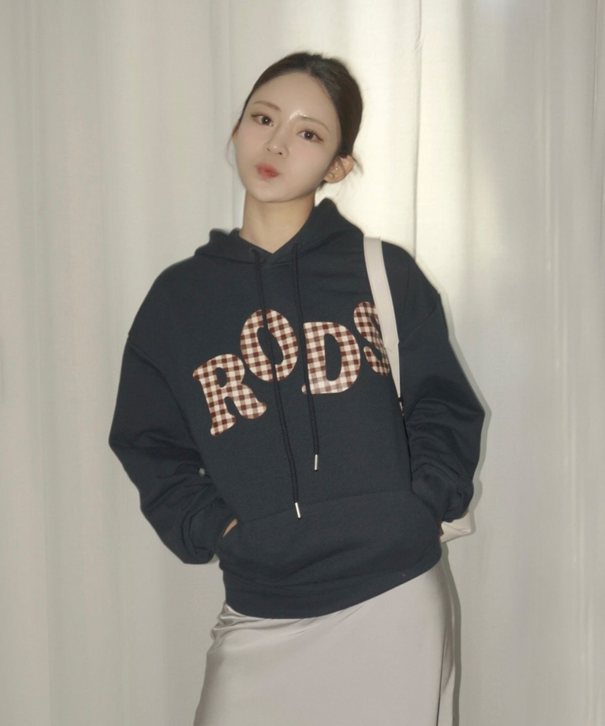 로아드로아(ROIDESROIS) [기모/NO기모] RODS 빅 로고 체크 후드티 (네이비)